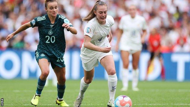 Keira Walsh taking on Germany in the Euro 2022 final at Wembley