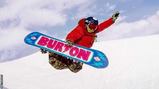 Mia Brookes in halfpipe action