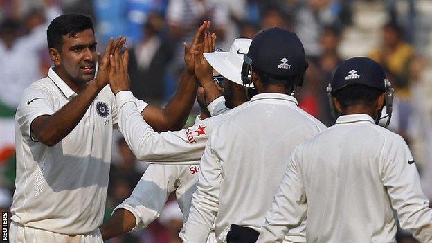 Ravichandran Ashwin (left)