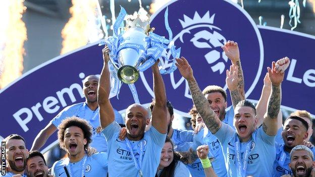 Vincent Kompany lifts the Premier League trophy