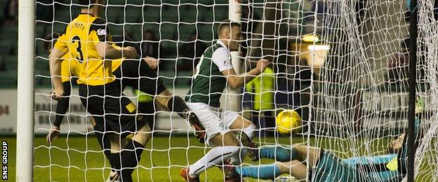 Anthony Stokes bundles in a late goal for Hibs