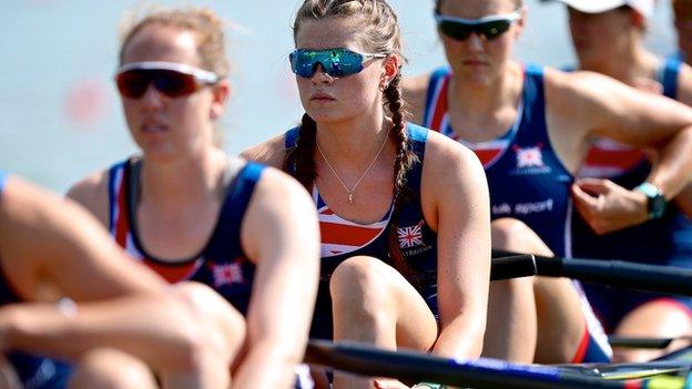 Rebecca Shorten (centre)