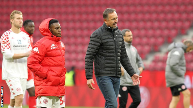 Achim Beierlorzer walks alongside his players after Saturday's defeat by Stuttgart