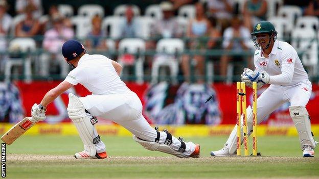 Jonny Bairstow survives a stumping