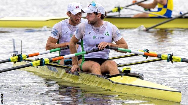 Paul (front) and Gary O'Donovan