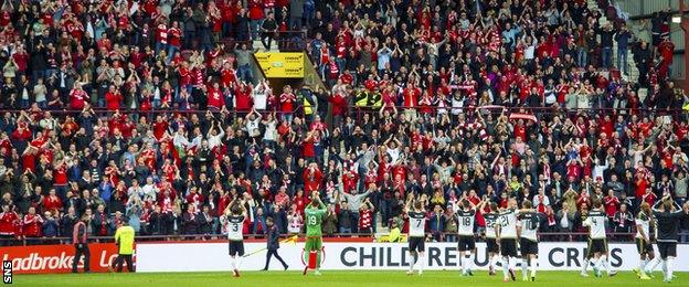 The Aberdeen players salute their fans at Tynecastle