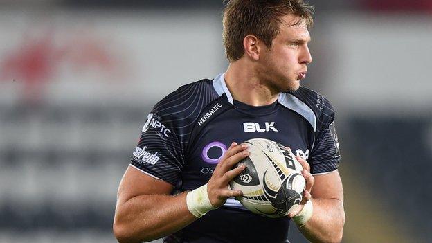 Ospreys fly half Dan Biggar