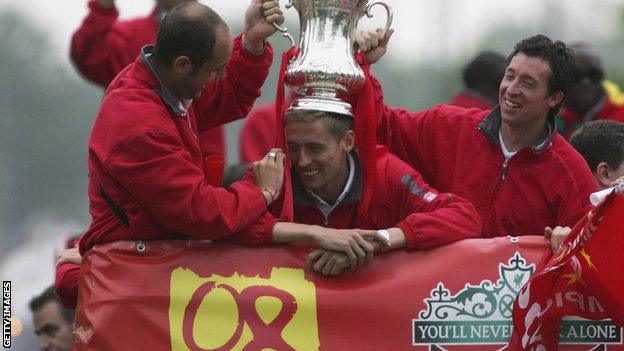 Pepe Reina, Peter Crouch and Robbie Fowler all celebrate on the bus with the FA Cup, 2006.