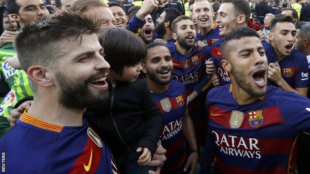 Barcelona players celebrating winning La Liga