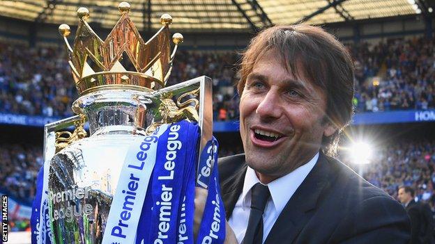 Antonio Conte with the Premier League trophy