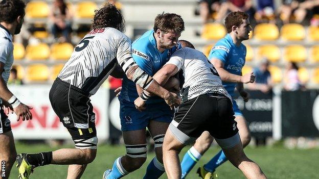 Action from Zebre v Italy