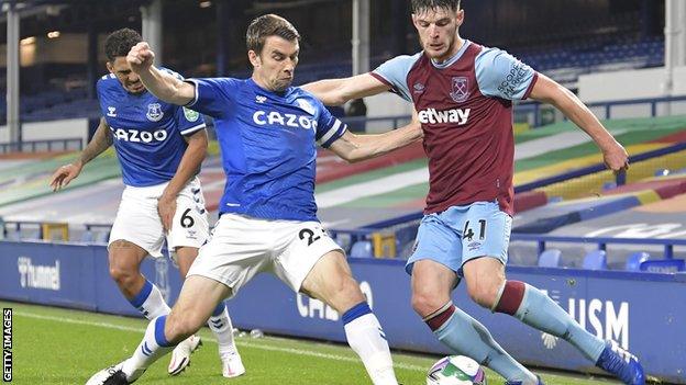 Allan (background) pulls up with an injury in the game against West Ham