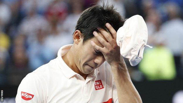 Kei Nishikori walks off dejected