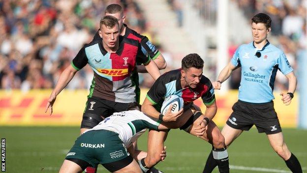 Nick David with the ball for Harlequins against London Irish