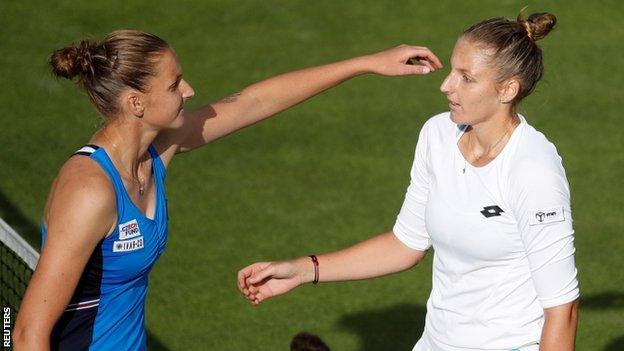 Karolina and Kristyna Pliskova embrace