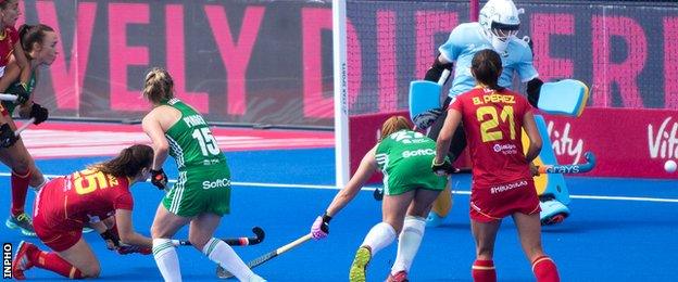 Alicia Magaz scores Spain's equalising goal