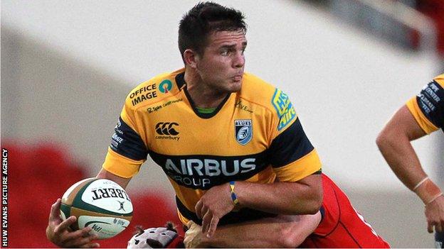 Elis Jenkins in action for Cardiff Blues