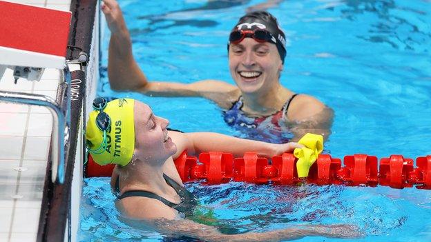 Ariarne Titmus and Katie Ledecky after the 400m freestyle