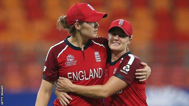 Nat Sciver and Katherine Brunt