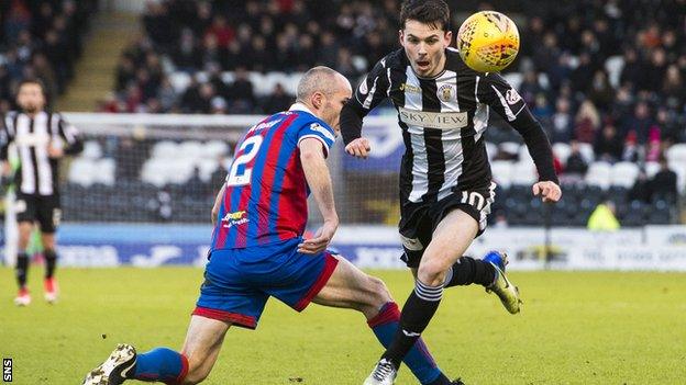 Inverness Caledonian Thistle's David Raven is beaten by St Mirren's Lewis Morgan