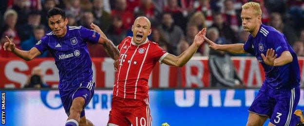 Olivier Deschacht playing for Anderlecht against Bayern Munich