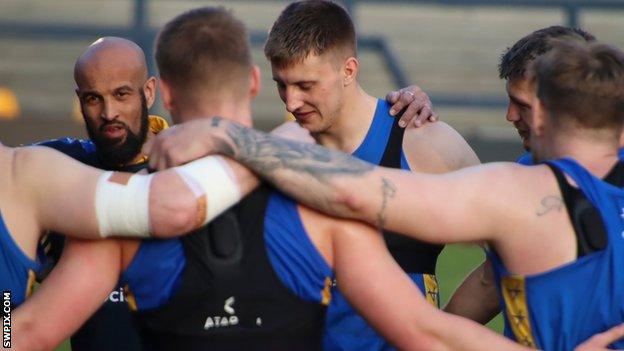 Jamie Jones-Buchanan with the Leeds players