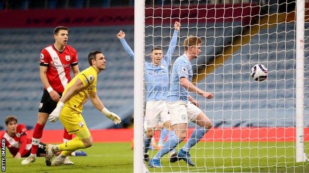 Kevin de Bruyne puts Manchester City ahead
