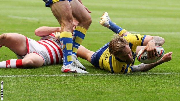 Blake Austin scores Warrington's first try