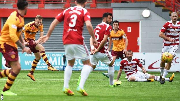 Andy Rose scores for Motherwell