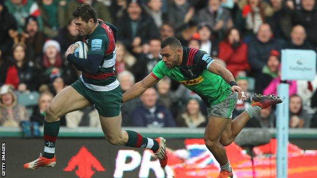 Jonah Holmes scores a try for Leicester