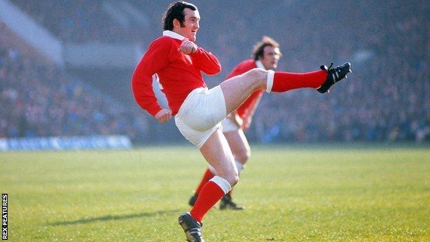 Phil Bennett kicks for touch during Wales' 18-9 win over Scotland in 1977