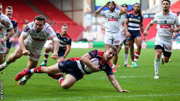 Bristol's Billy Searle scores a try against Pau