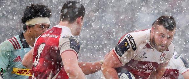 There was heavy snowfall throughout the first half at Twickenham Stoop