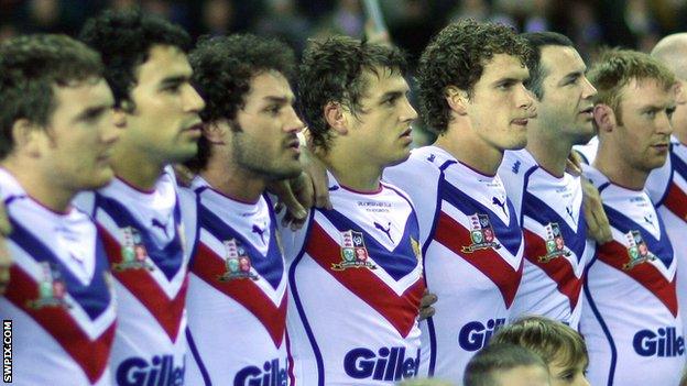 Great Britain players line up before a 2007 match