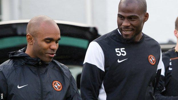 Florent Sinama Pongolle and Guy Demel train with Dundee United