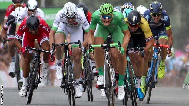 Marcel Kittel wins stage 10 in Bergerac