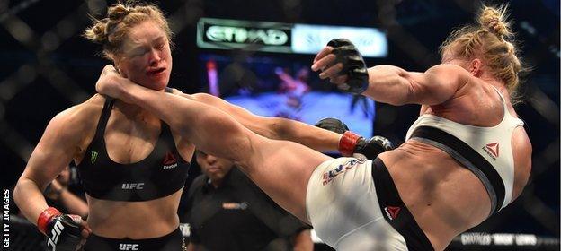 Holly Holm kicks Ronda Rousey