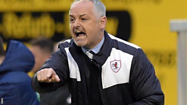 Ray McKinnon makes a point during Raith's play-off tie with Hibs