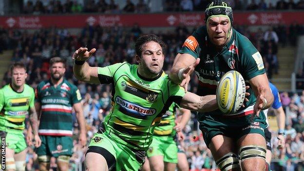 Cobus Reinach of Northampton battles for the loose ball with Graham Kitchener