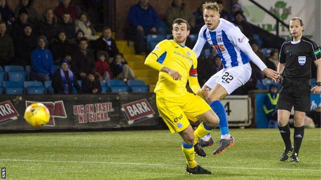 Kilmarnock striker Lee Erwin scores against St Johnstone