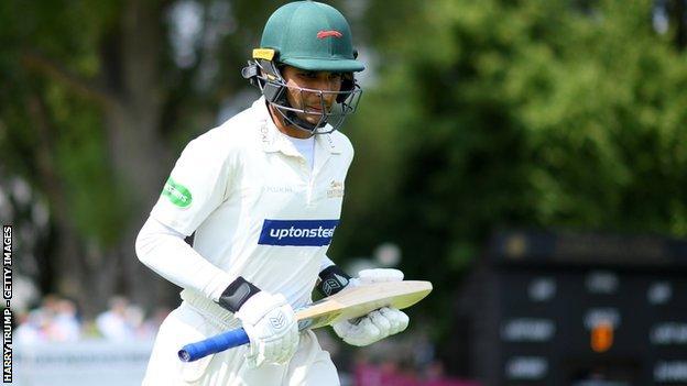 Hassan Azad in action for Leicestershire