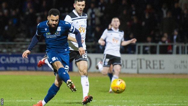 Kane Hemmings scores