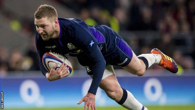 Finn Russell touches down at Twickenham in 2019