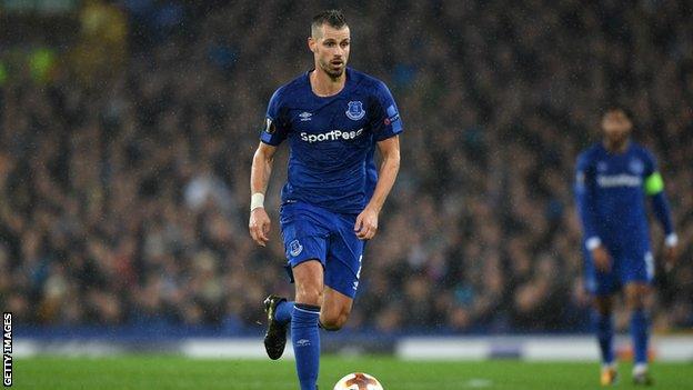 Morgan Schneiderlin in action for Everton