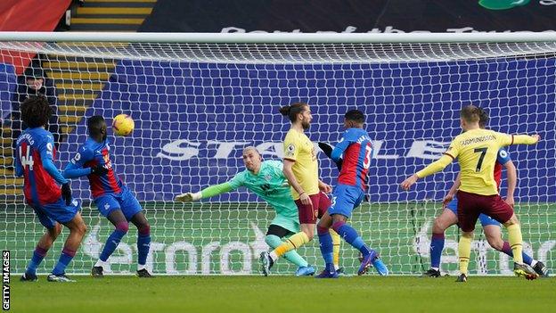 Johann Berg Gudmundsson scores for Burnley at Crystal Palace