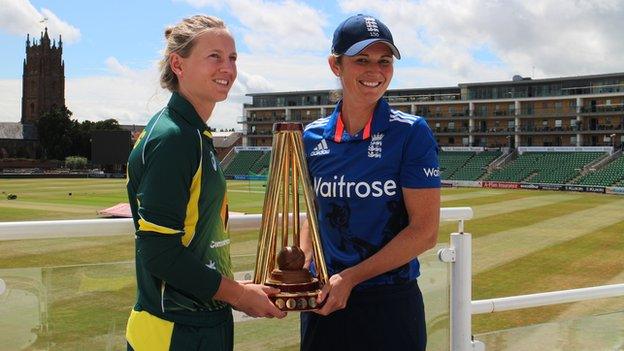 Captains Meg Lanning and Charlotte Edwards with the Women's Ashes trophy