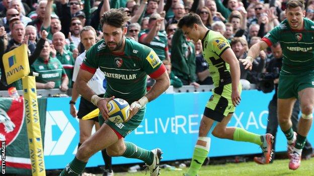 Niall Morris scores a try for Leicester Tigers against Northampton Saints at Welford Road