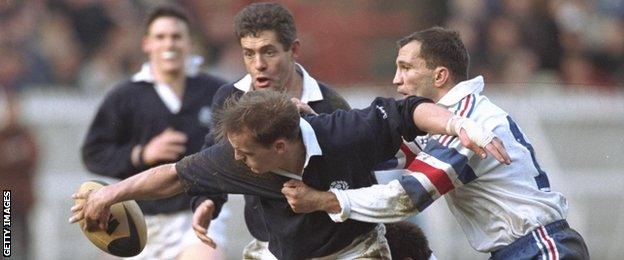 Gavin Hastings and Gregor Townsend playing for Scotland against France in 1995