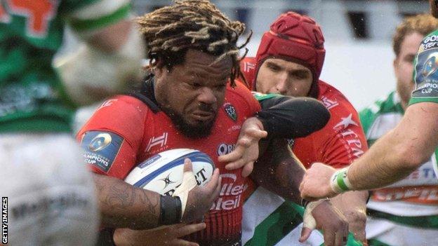 Mathieu Bastareaud on the charge against Treviso