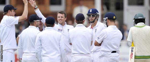 England celebrate the wicket of Mohammad Amir